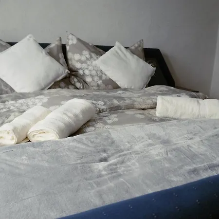 Guest House Lona Golubac Exterior foto